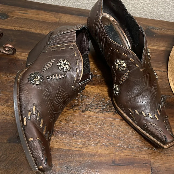 Vintage BCBG western rodeo metallic brown embellished Leather pointy Booties 7 - Picture 11 of 17